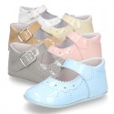 Soft Patent leather Little Mary Jane shoes for baby with buckle fastening.