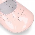 Soft Patent leather Little Mary Jane shoes for baby with buckle fastening.