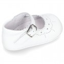 Soft Patent leather Little Mary Jane shoes for baby with buckle fastening.