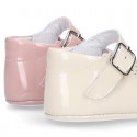 Soft Patent leather Little Mary Jane shoes for baby with buckle fastening.