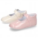 Soft Patent leather Little Mary Jane shoes for baby with buckle fastening.