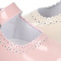 Soft Patent leather Little Mary Jane shoes for baby with buckle fastening.