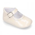 Soft Patent leather Little Mary Jane shoes for baby with buckle fastening.