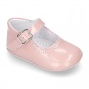 Soft Patent leather Little Mary Jane shoes for baby with buckle fastening.