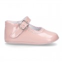 Soft Patent leather Little Mary Jane shoes for baby with buckle fastening.