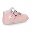 Soft Patent leather Little Mary Jane shoes for baby with buckle fastening.