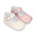 Soft Patent leather Little Mary Jane shoes for baby with buckle fastening.