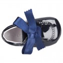 Little ankle boot shoes for baby with ties in patent leather.