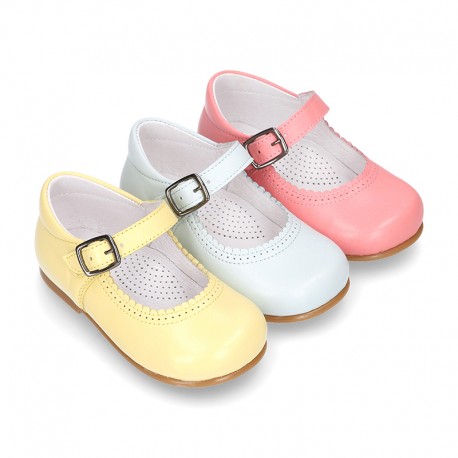 Fashionable Halter little Mary Jane shoes with buckle fastening in nappa leather.