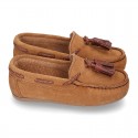 Moccasin shoes with tassels in suede leather color for kids.