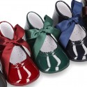 Patent leather little Mary Jane shoes for babies with ties closure.