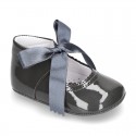 Patent leather little Mary Jane shoes for babies with ties closure.