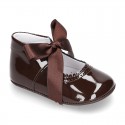 Patent leather little Mary Jane shoes for babies with ties closure.