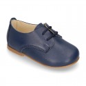 Classic laces up shoes in soft nappa leather with ties closure for little kids.