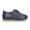 Classic laces up shoes in soft nappa leather with ties closure for little kids.