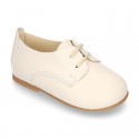 Classic laces up shoes in soft nappa leather with ties closure for little kids.