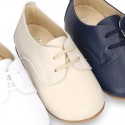 Classic laces up shoes in soft nappa leather with ties closure for little kids.