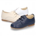 Classic laces up shoes in soft nappa leather with ties closure for little kids.