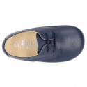 Classic laces up shoes in soft nappa leather with ties closure for little kids.