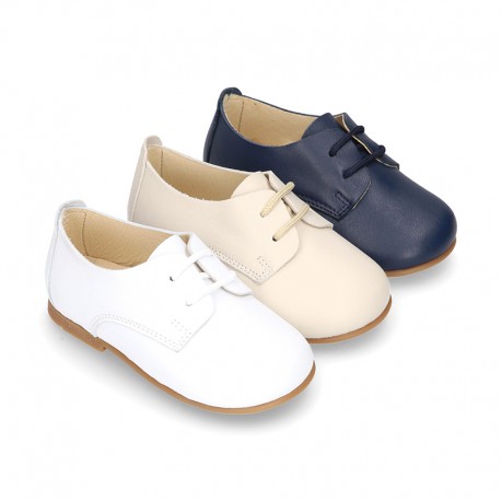 Zapatito Blucher primavera para peques con cordones en piel lisa suave.