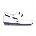 Classic white nappa leather Boat shoes with shoelaces and soles in navy color for kids.