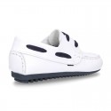 Classic white nappa leather Boat shoes with shoelaces and soles in navy color for kids.