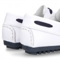 Classic white nappa leather Boat shoes with shoelaces and soles in navy color for kids.