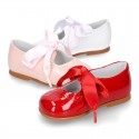 Classic little Mary Jane shoes ANGEL STYLE in patent leather with perforated design.