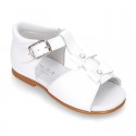 Patent leather Little T-Strap Sandal shoes with buckle fastening and with bows and pearls design.