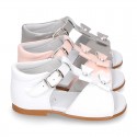 Patent leather Little T-Strap Sandal shoes with buckle fastening and with bows and pearls design.