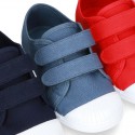 Cotton Canvas Sneaker with toe cap and laceless.