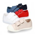 Cotton Canvas Sneaker with toe cap and laceless.