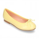 FASHION Extra soft leather ballet flats with adjustable ribbon.