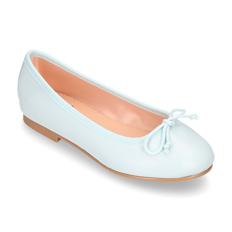 FASHION Extra soft leather ballet flats with adjustable ribbon.