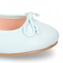 FASHION Extra soft leather ballet flats with adjustable ribbon.