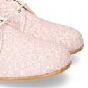 Blucher clásico estilizado con cordones en GLITTER NUDE.