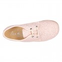 Blucher clásico estilizado con cordones en GLITTER NUDE.