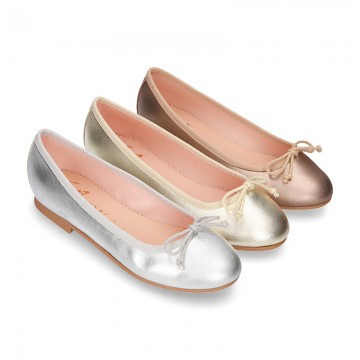 Bailarina clásica con lazo ajustable en piel METALIZADA súper suave.