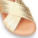 ENGRAVED design Leather sandal shoes with crossed straps.