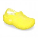 Plain colors jelly shoes with classic CLOG design for beach and pool use.