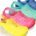 Plain colors jelly shoes with classic CLOG design for beach and pool use.