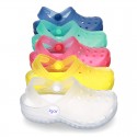 Plain colors jelly shoes with classic CLOG design for beach and pool use.