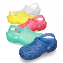 Plain colors jelly shoes with classic CLOG design for beach and pool use.