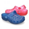 Plain colors jelly shoes with classic CLOG design for beach and pool use.