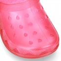 Plain colors jelly shoes with classic CLOG design for beach and pool use.