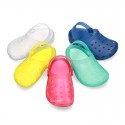 Plain colors jelly shoes with classic CLOG design for beach and pool use.