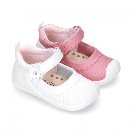 New Washable leather little Mary Jane shoes with FLOWER velcro strap design and reinforced toe cap and counter for first steps.