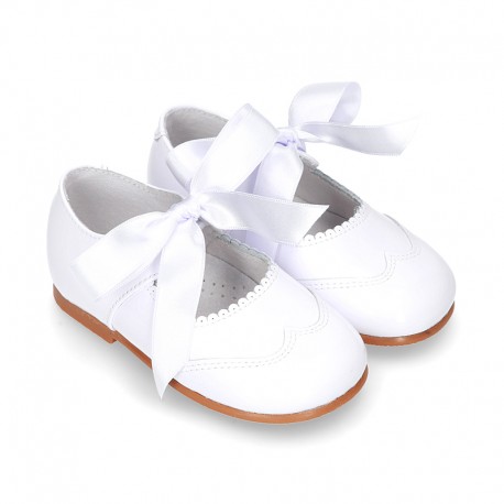 Classic little Mary Jane shoes ANGEL STYLE in WHITE patent leather.