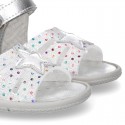 Sandalia Niña peque en piel metalizada con ESTRELLAS y velcro con suela SUPER FLEXIBLE.