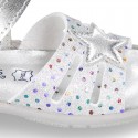 Sandalia Niña peque en piel metalizada con ESTRELLAS y velcro con suela SUPER FLEXIBLE.